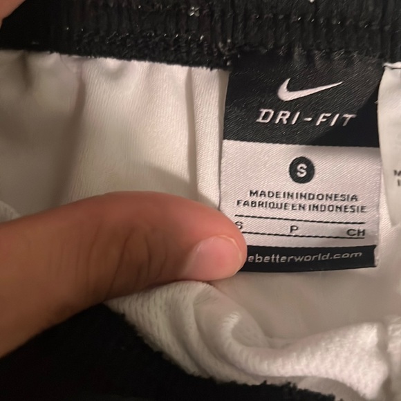 White Nike Shorts. In perfect condition. - Picture 2 of 3